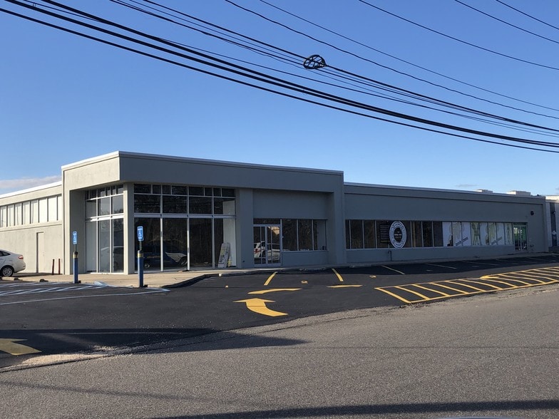 51 Frost St, Westbury, NY à louer - Autre - Image 2 de 2