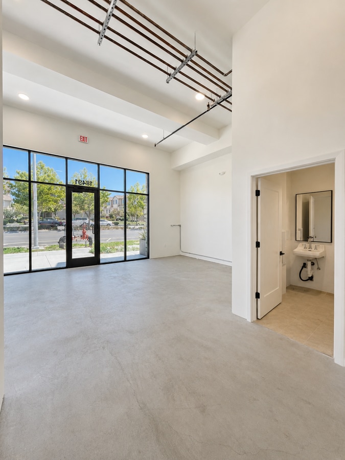 18491 Monterey Rd, Morgan Hill, CA 95037 - Unité C1 - - Photo intérieure - Image 1 of 3