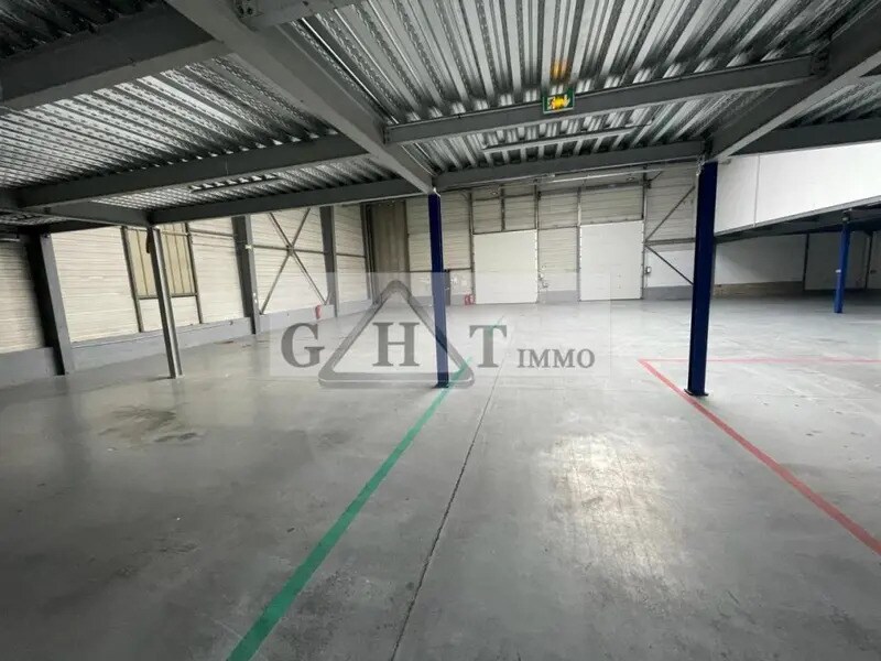Industrial in Créteil for lease Interior Photo- Image 1 of 5