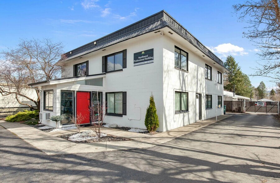 9494 N Government Way, Hayden, ID à louer - Photo du bâtiment - Image 1 de 4