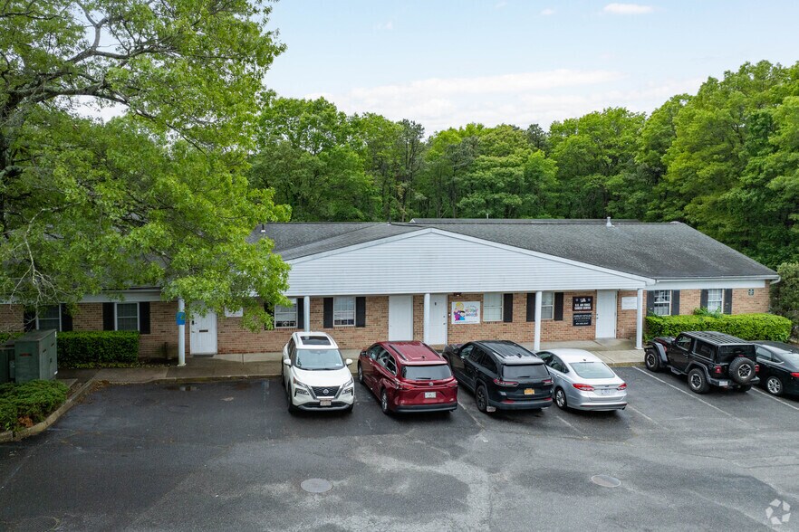 440-450 Waverly Ave, Patchogue, NY à louer - Photo du bâtiment - Image 3 de 4