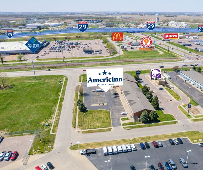 4230 S Lewis Blvd, Sioux City, IA à vendre - Photo du bâtiment - Image 3 de 39