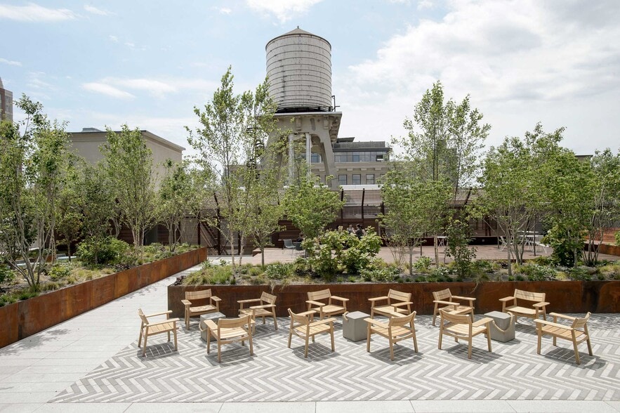 45 Main St, Brooklyn, NY à louer - Photo du bâtiment - Image 2 de 12