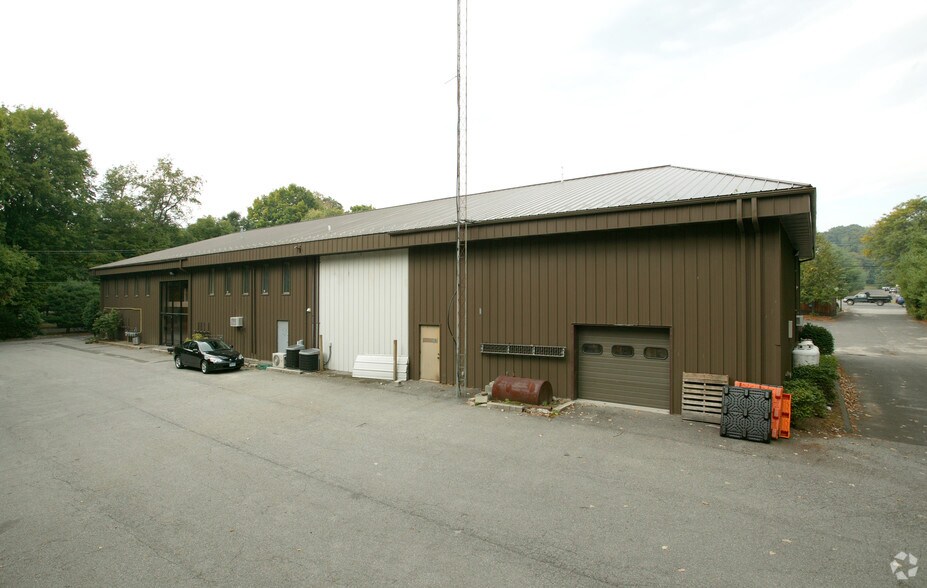 461 Danbury Rd, New Milford, CT à louer - Photo du bâtiment - Image 2 de 17
