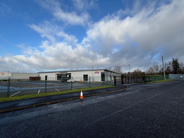 4 Tannochside Dr, Uddingston à louer - Photo du bâtiment - Image 3 de 5