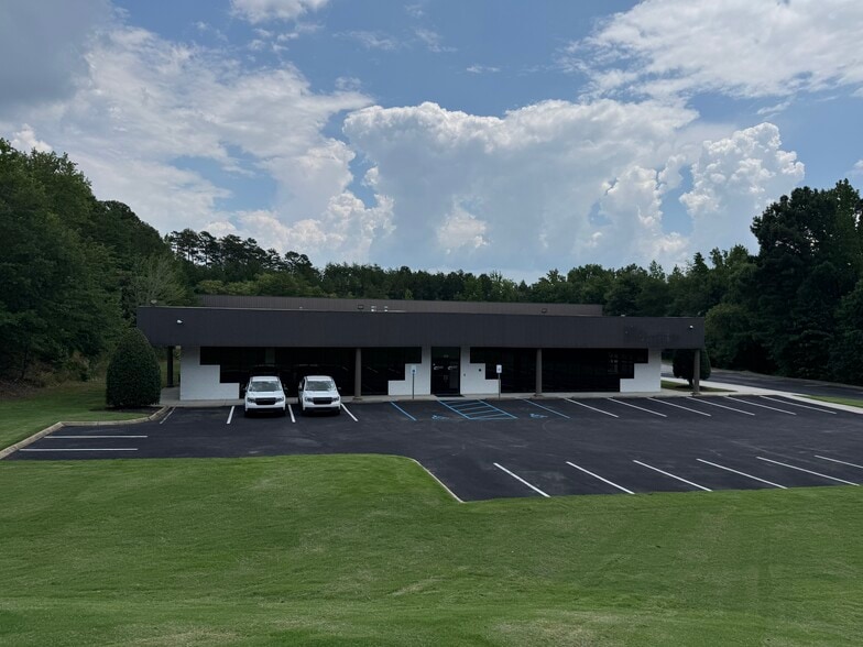138 Commerce Ctr, Greenville, SC for lease - Building Photo - Image 2 of 9