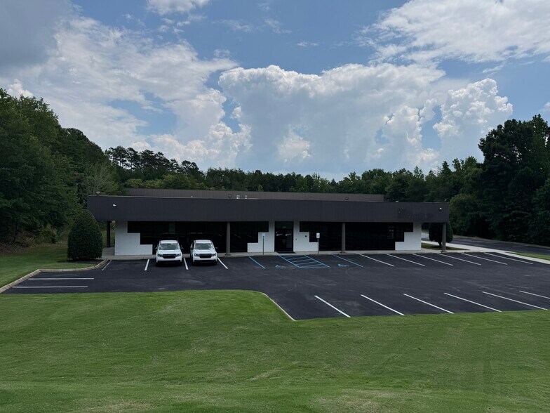 138 Commerce Ctr, Greenville, SC à louer - Photo du bâtiment - Image 2 de 9