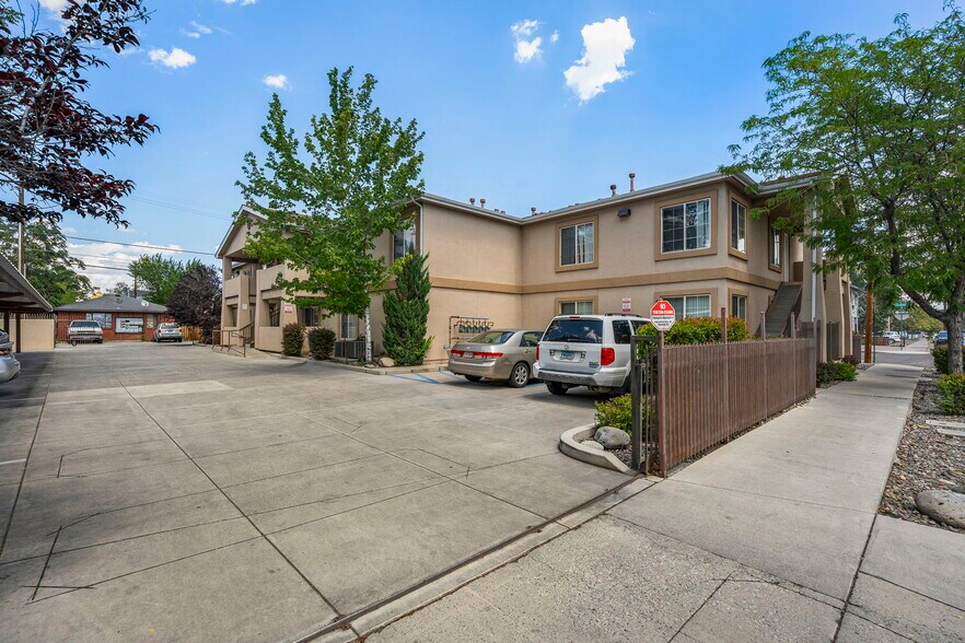 175 Locust St, Reno, NV à vendre - Photo du bâtiment - Image 2 de 16