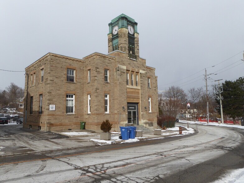 70 Mill St, Halton Hills, ON à vendre - Photo du bâtiment - Image 1 de 29