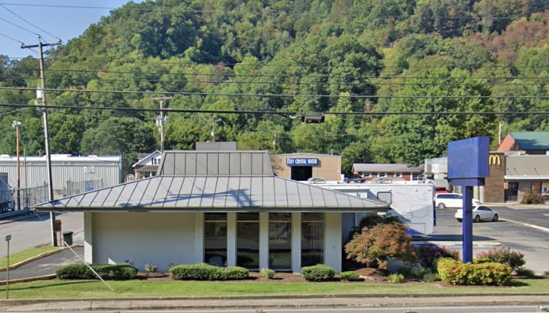 3663 N Mayo Trl, Pikeville, KY à vendre - Photo du bâtiment - Image 2 de 2