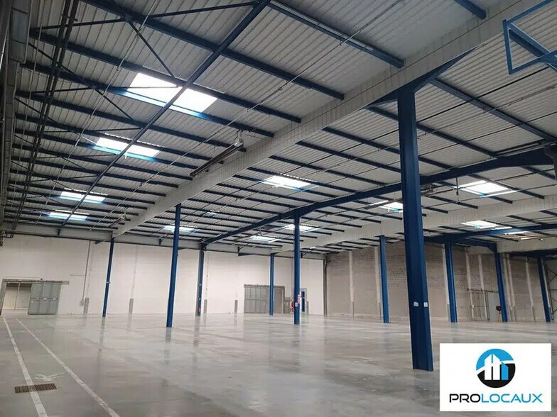 Industrial in Miribel for lease - Interior Photo - Image 1 of 11