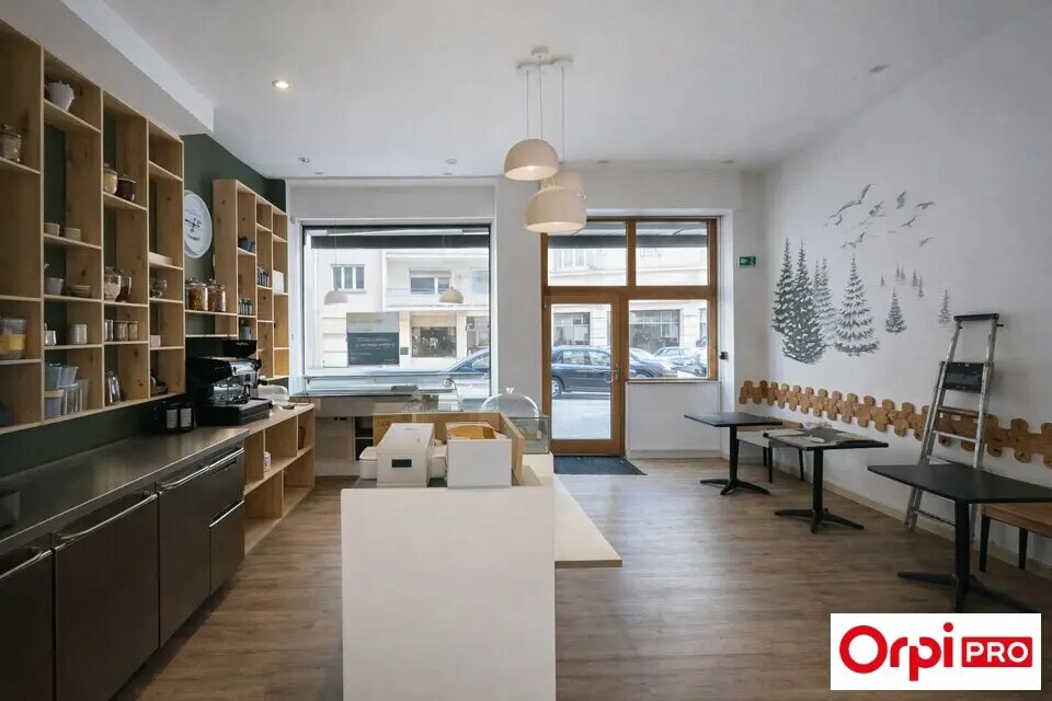 Retail in Lyon for lease Building Photo- Image 1 of 7