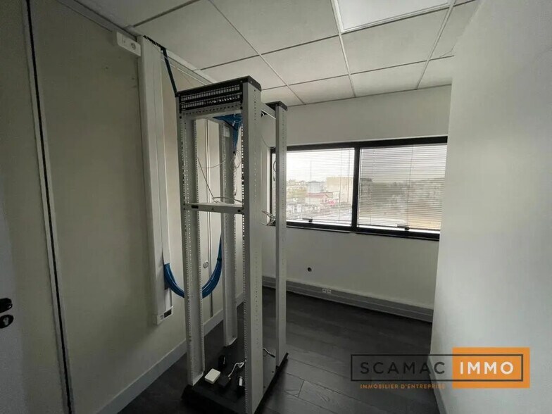 Bureau dans Chilly-Mazarin à vendre - Photo du bâtiment - Image 2 de 6