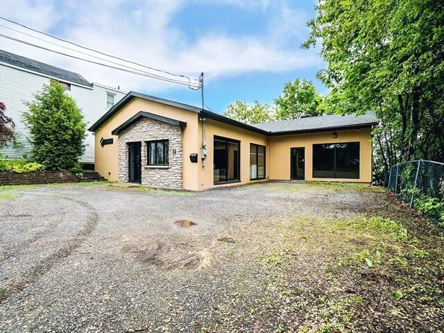 2 Rue Ducharme, Gatineau, QC for sale Primary Photo- Image 1 of 1