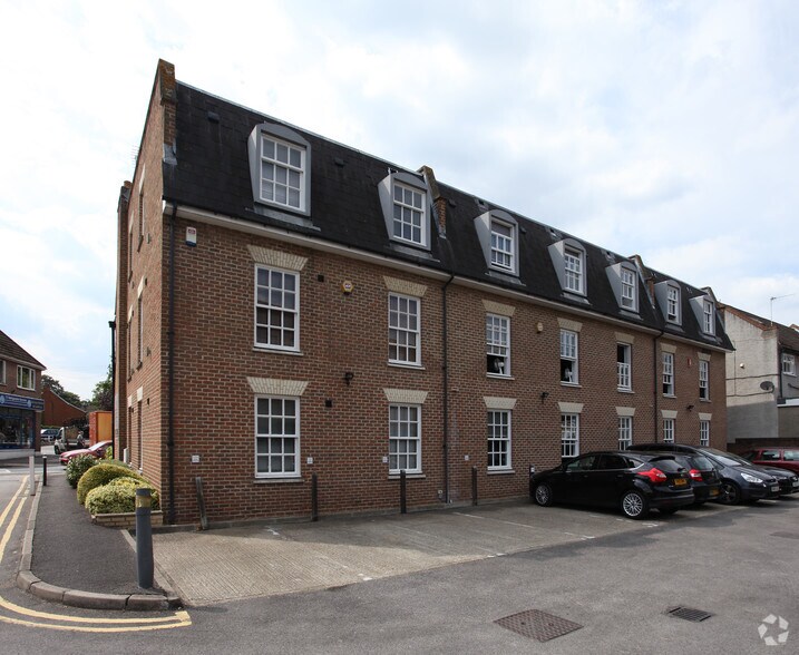 24 High St, Addlestone à vendre - Photo du bâtiment - Image 3 de 9