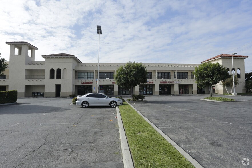 7500-7532 Rosecrans Ave, Paramount, CA à louer - Photo du bâtiment - Image 3 de 6