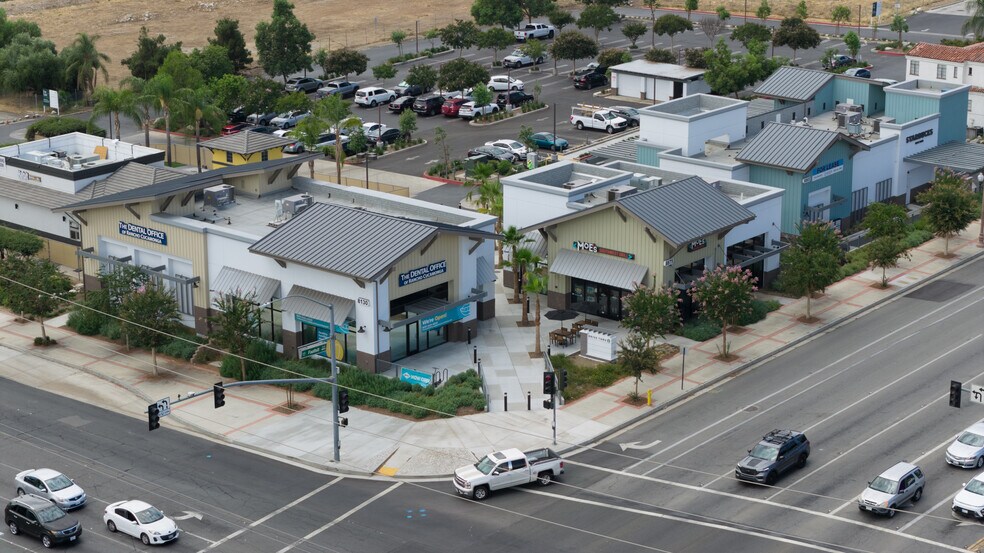 8865-8875 Foothill Blvd, Rancho Cucamonga, CA à louer - Photo du bâtiment - Image 2 de 13