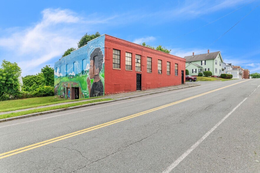 260 Columbus Ave, Pittsfield, MA à louer - Photo du bâtiment - Image 2 de 30