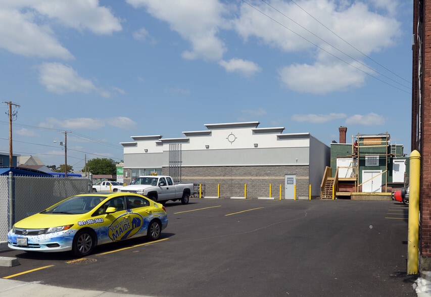 361 Dexter St, Central Falls, RI for lease - Building Photo - Image 2 of 8