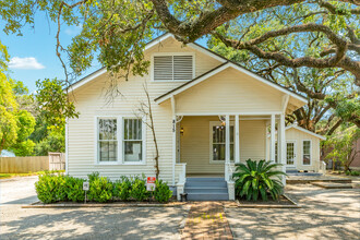 815 E Main St, League City, TX for lease Building Photo- Image 1 of 15