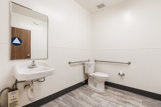 1504 Columbia Ave, Riverside, CA à louer Photo du bâtiment- Image 2 de 7