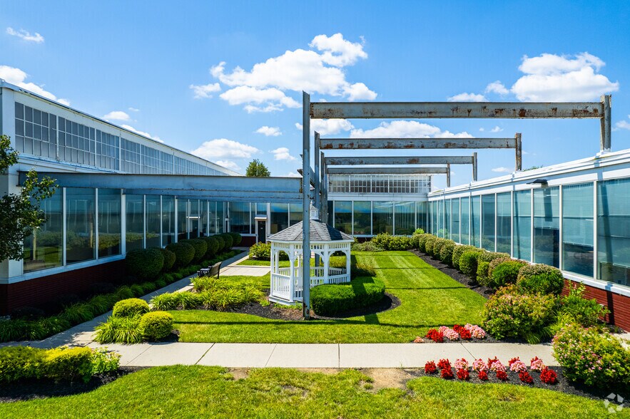 100 American Metro Blvd, Hamilton, NJ à louer - Photo du bâtiment - Image 3 de 21