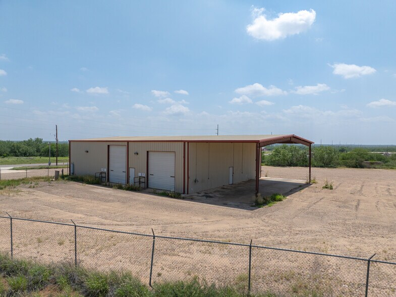 3661 Fm 468, Cotulla, TX à vendre - Photo du bâtiment - Image 3 de 11