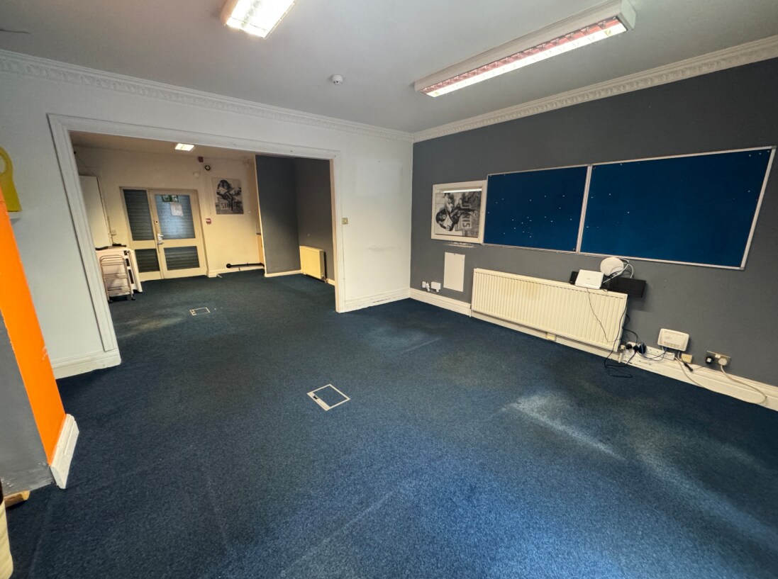 64 Spring Bank, Hull for lease Interior Photo- Image 1 of 5