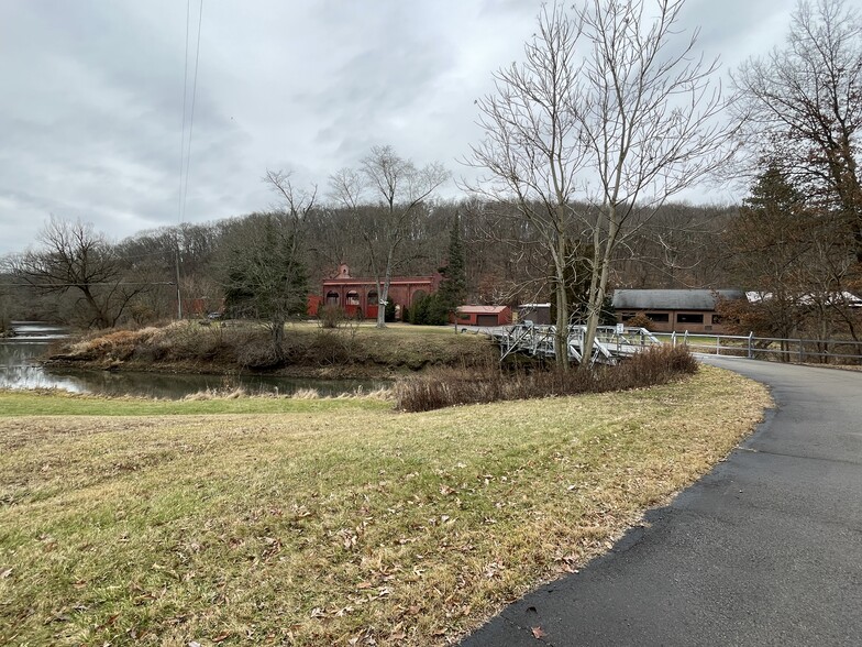 102-103 Hicks Road Rd, Renfrew, PA for sale - Building Photo - Image 2 of 16