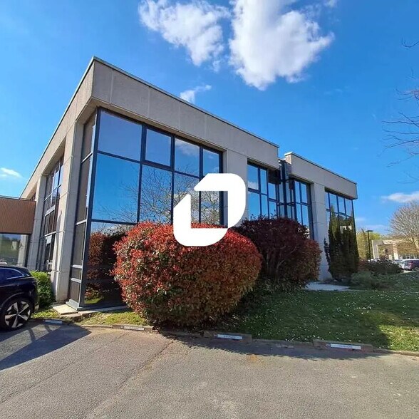Office in Guyancourt for lease - Building Photo - Image 1 of 15