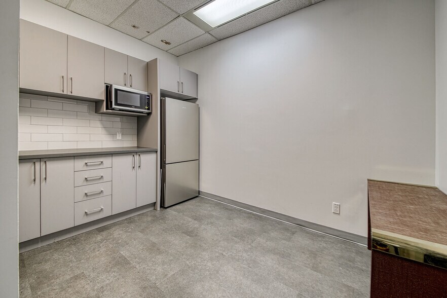 9999 Boul Cavendish, Montréal, QC for lease - Interior Photo - Image 3 of 13