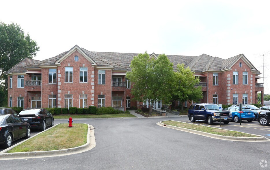 501 N Riverside Dr, Gurnee, IL à louer - Photo du bâtiment - Image 2 de 6