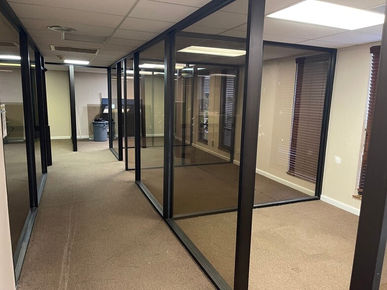 1910 Park Meadows Dr, Fort Myers, FL for lease - Building Photo - Image 2 of 5