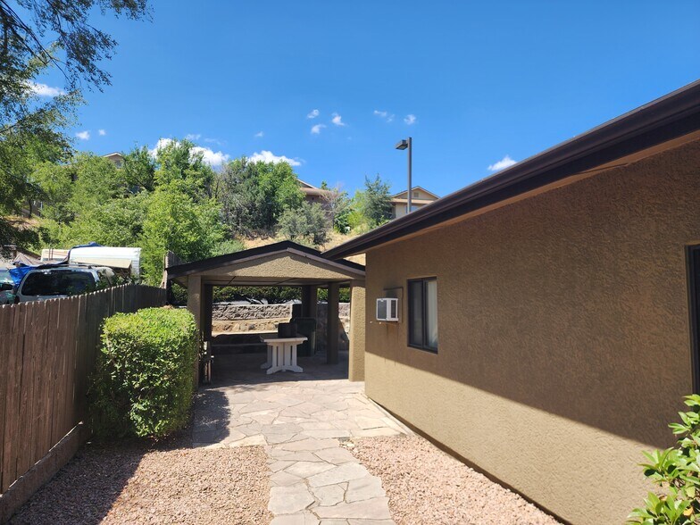 154 E Merritt St, Prescott, AZ à louer - Photo du bâtiment - Image 2 de 16