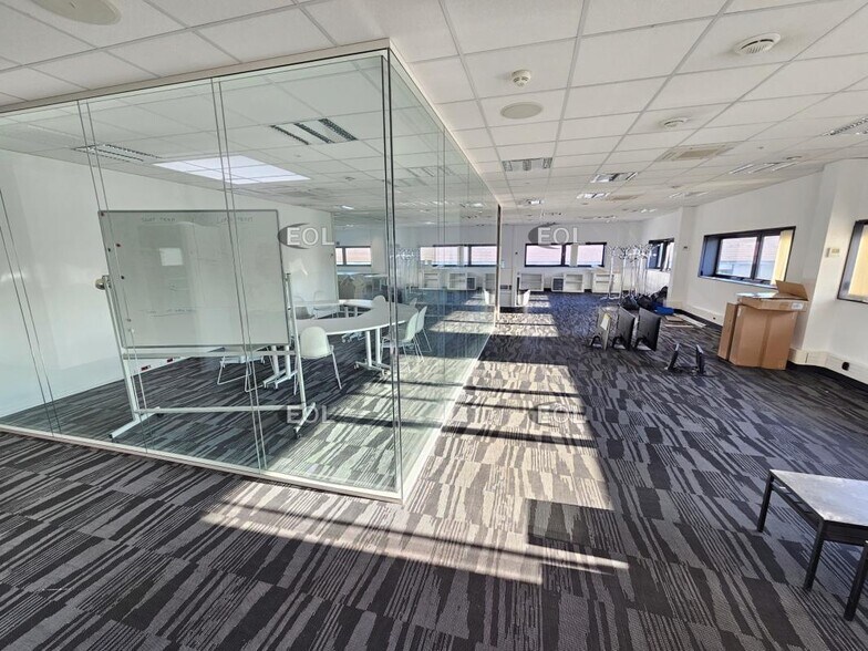 Flex in Ivry-sur-Seine for lease - Interior Photo - Image 3 of 14