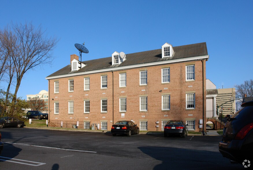 27 W Jefferson St, Rockville, MD à louer - Photo du bâtiment - Image 2 de 2