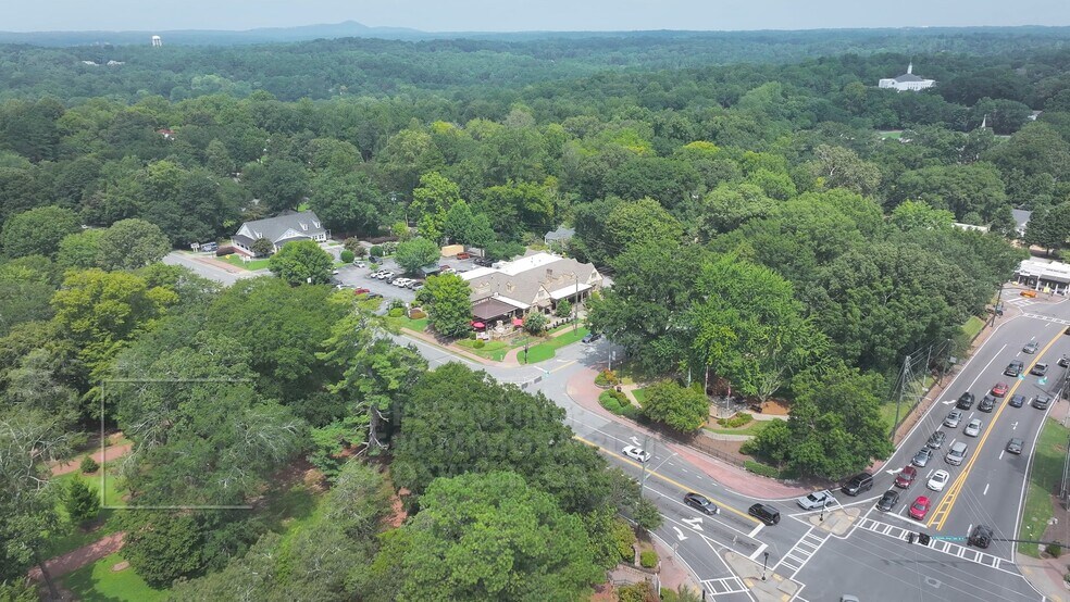 590 Mimosa Blvd, Roswell, GA à louer - Vidéo sur l’inscription commerciale - Image 2 de 22