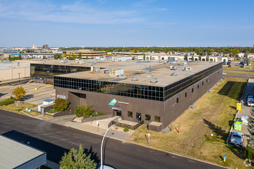 10403 172nd St NW, Edmonton, AB à louer - Photo du bâtiment - Image 3 de 4