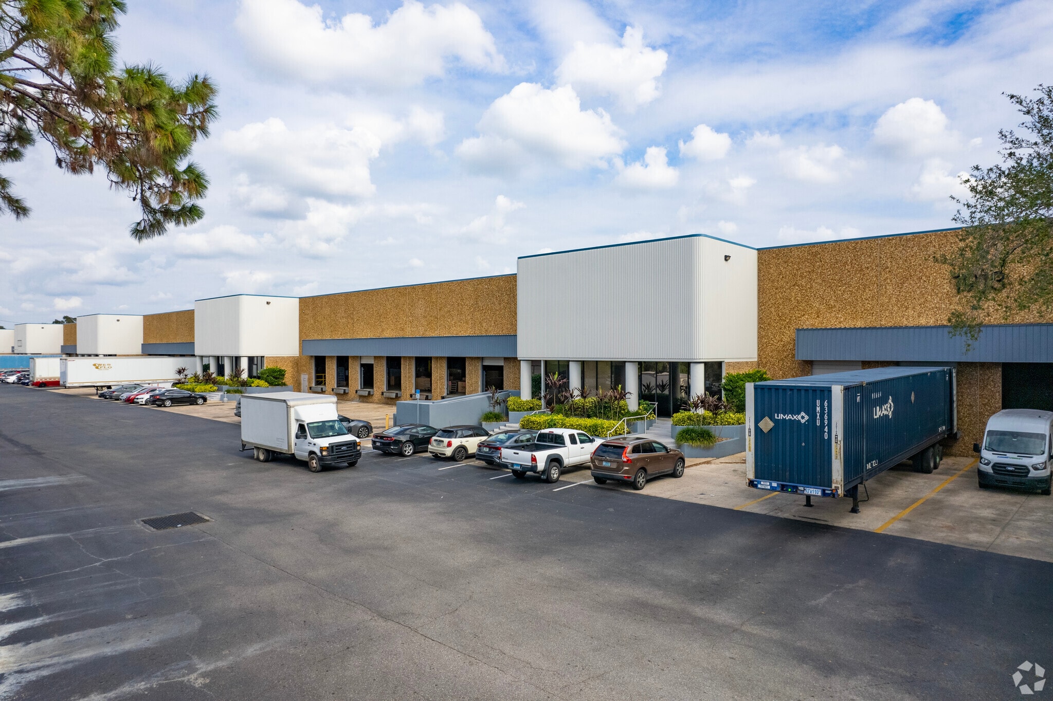 1913 N Us Hwy 301, Tampa, FL for lease Building Photo- Image 1 of 6