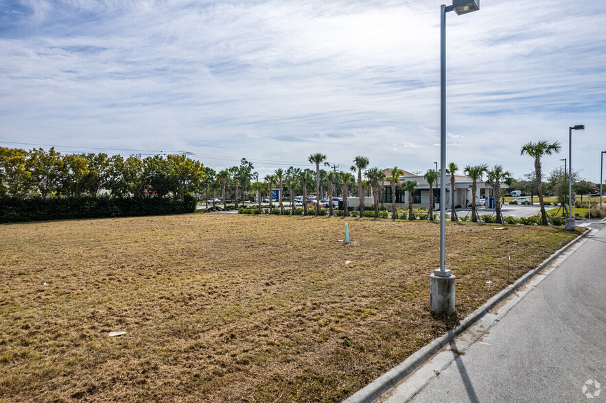 15880 San Carlos Blvd, Fort Myers, FL for sale - Primary Photo - Image 1 of 3