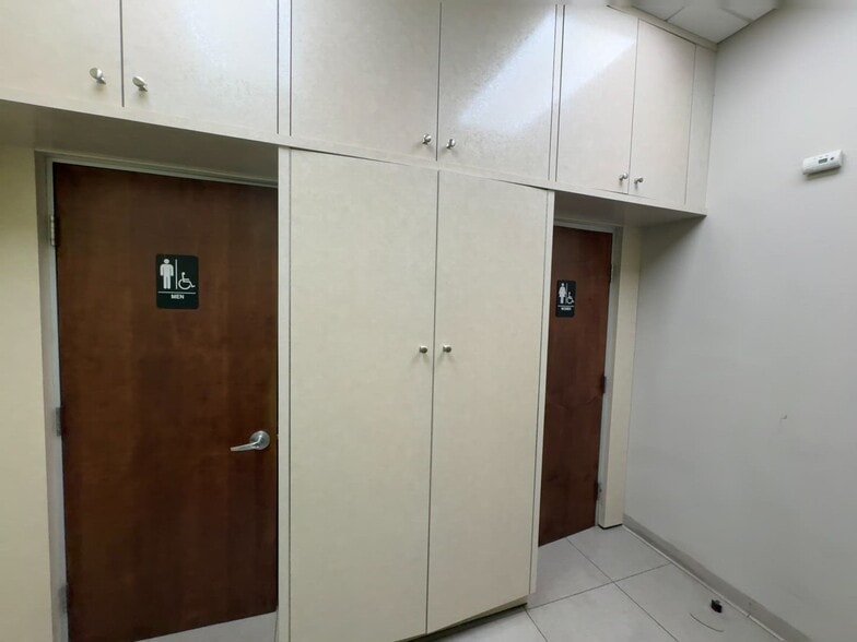 10-12 Niagara Ave, Freeport, NY for lease - Commercial Listing Video - Image 2 of 11