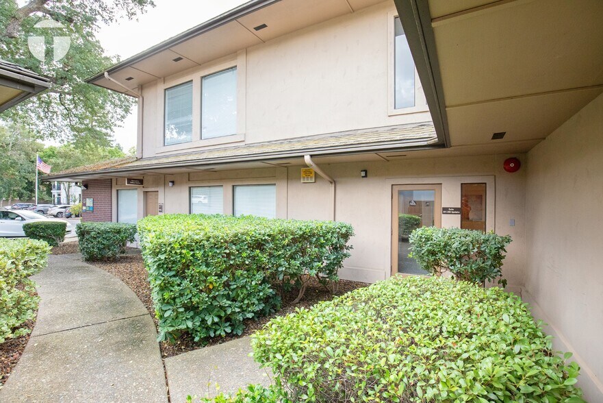 8146 Greenback Ln, Fair Oaks, CA à louer - Photo du bâtiment - Image 3 de 9