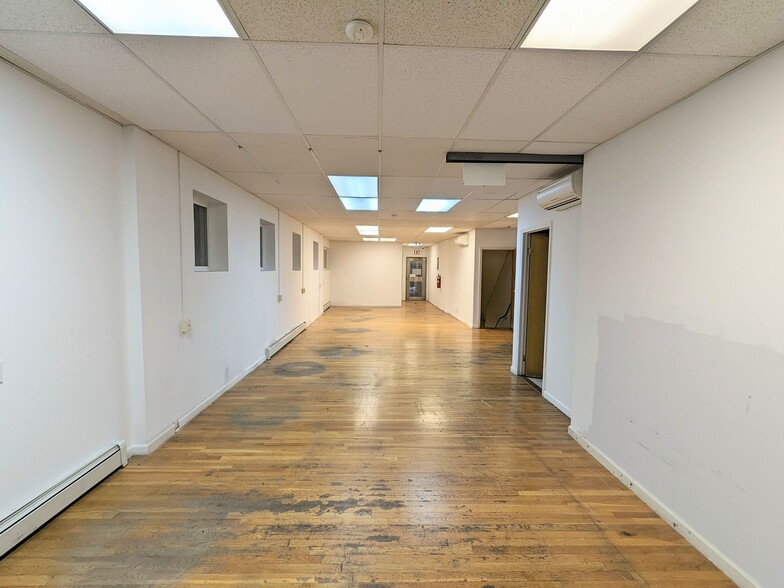 815 59th St, Brooklyn, NY for lease - Interior Photo - Image 2 of 7
