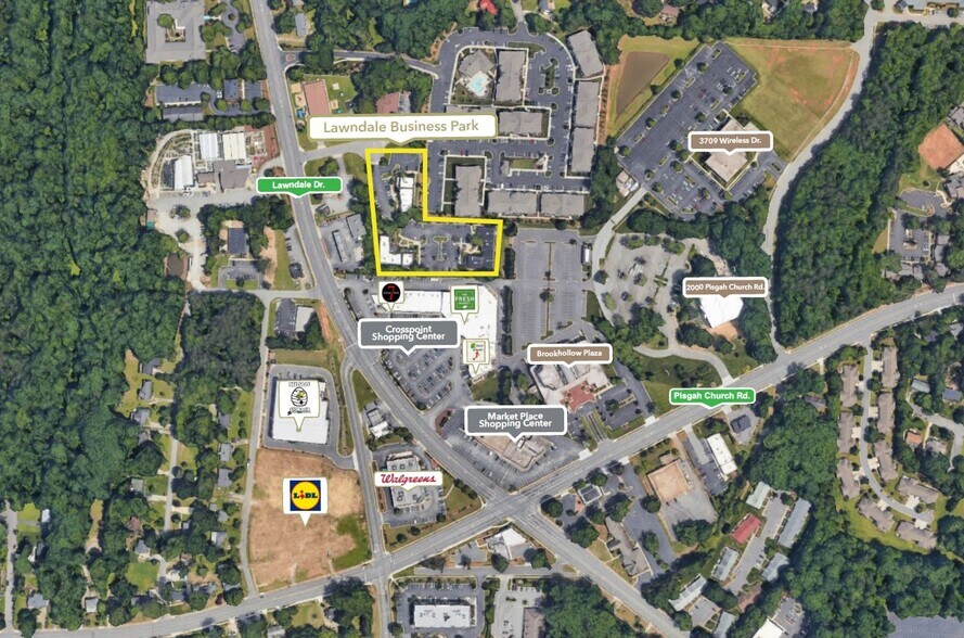 1901 Ashwood Ct, Greensboro, NC à louer - Photo du bâtiment - Image 2 de 6