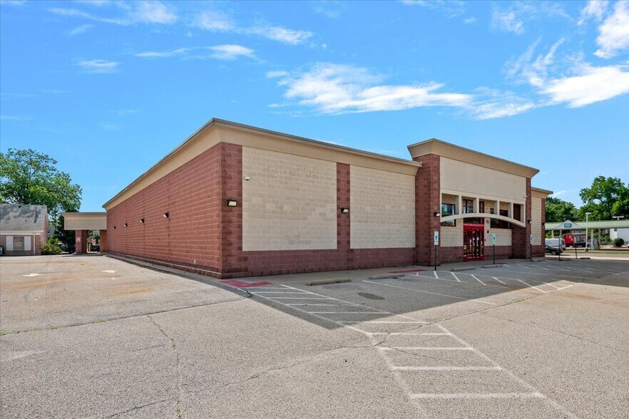 601-621 S Grand Ave E, Springfield, IL à louer - Photo du bâtiment - Image 3 de 5