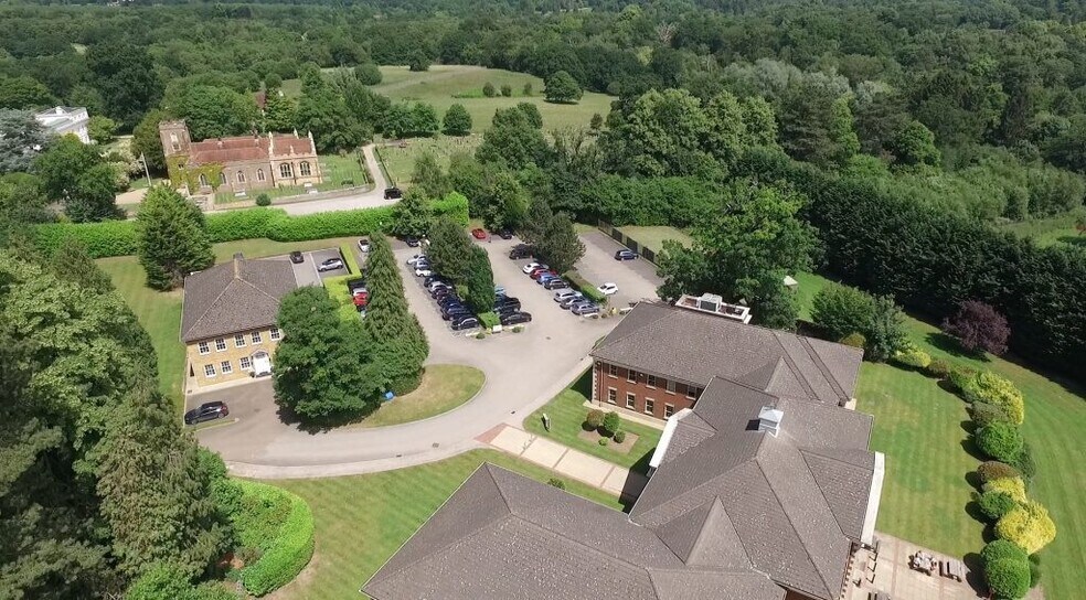 Church Ln, Ascot à louer - Photo du bâtiment - Image 2 de 12