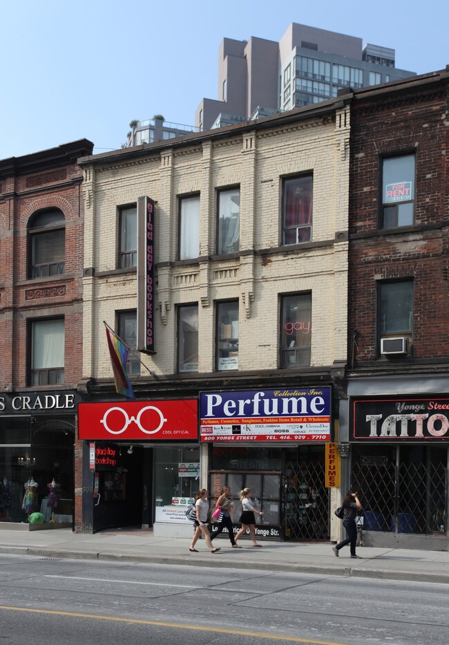 Plus de détails pour 598-600 Yonge St, Toronto, ON - Commerce de détail à vendre