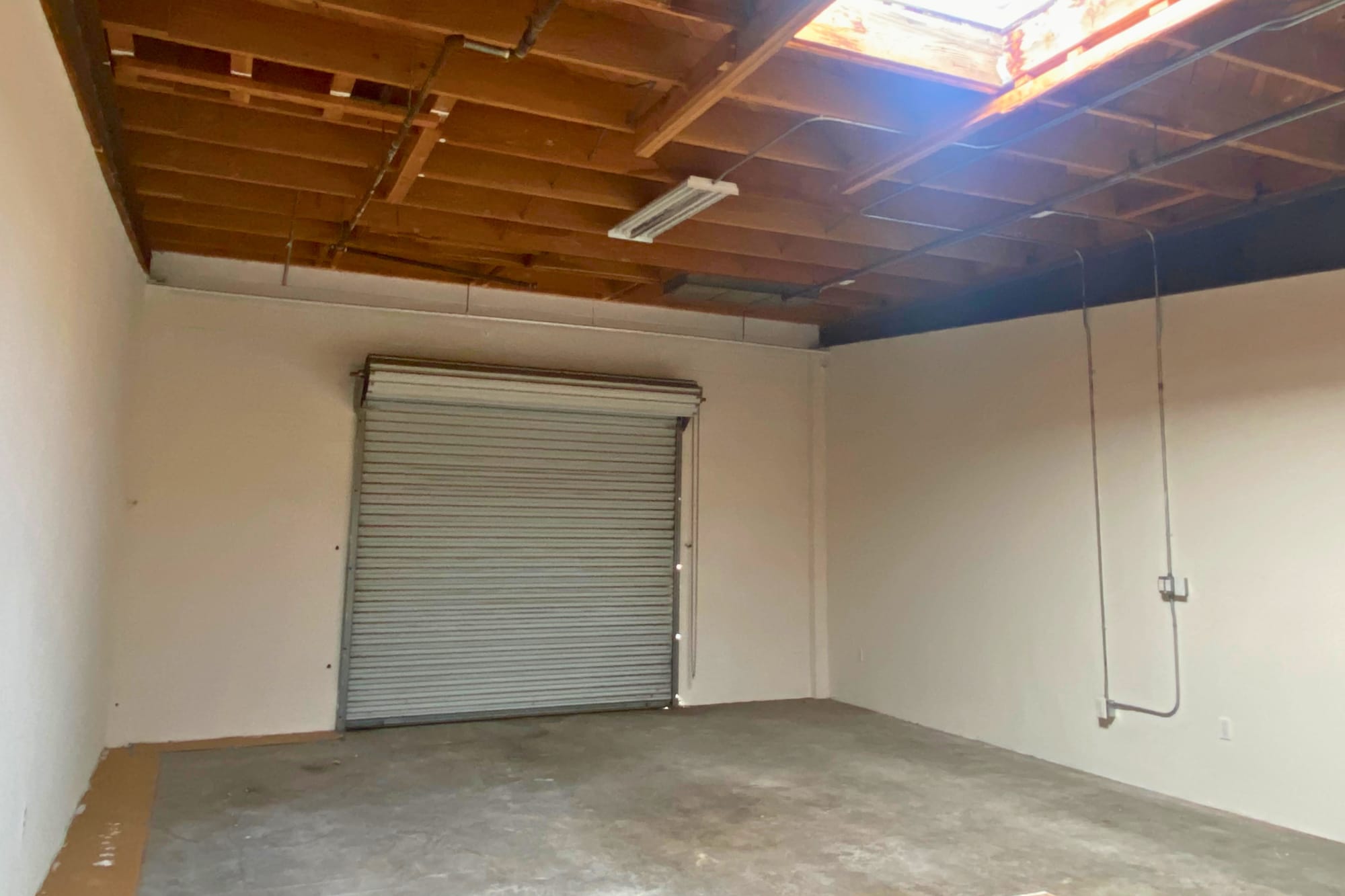 3221 S Hill St, Los Angeles, CA for lease Interior Photo- Image 1 of 4