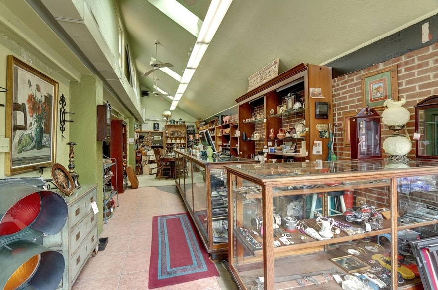 807 Wilcox St, Castle Rock, CO for sale - Interior Photo - Image 3 of 48