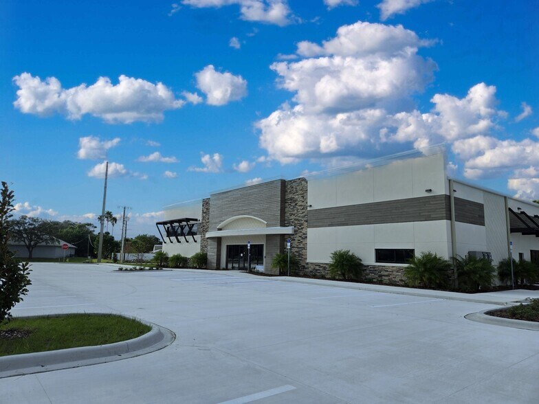 7211 Waelti Dr, Melbourne, FL à vendre - Photo du bâtiment - Image 3 de 14